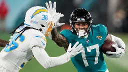 Jaguars, franchised TE Engram reach 3-year deal